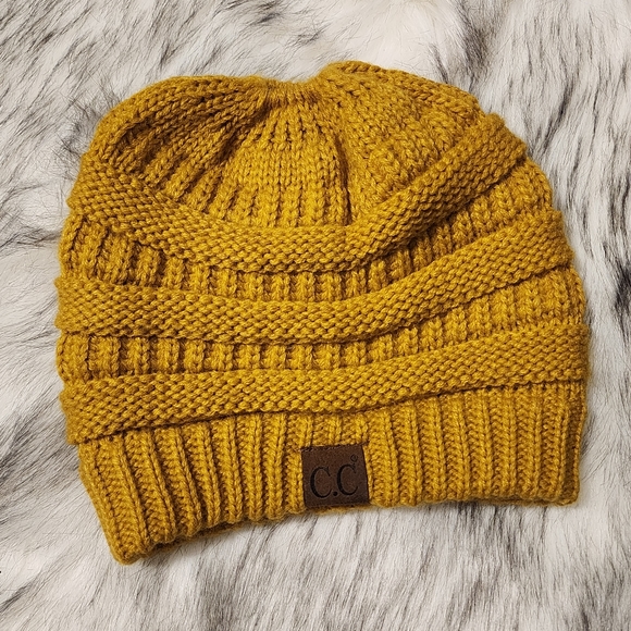 C.C Beanie Bundle - Picture 2 of 10